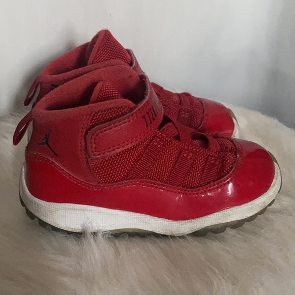 Air Jordan 11 Retro - Picture 3 of 8